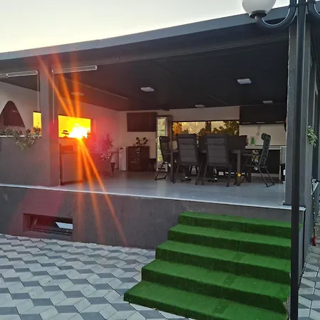 Grey House וילה בוקרשט