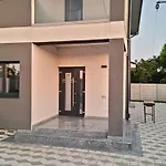Grey House * بوخارست