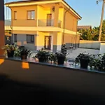 Grey House فيلة
