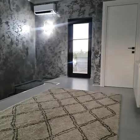 Grey House * 부쿠레슈티