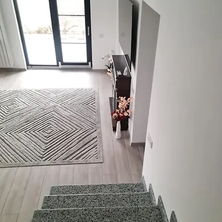 Villa Grey House Bucharest