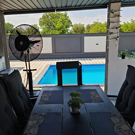 Grey House * Bukarest