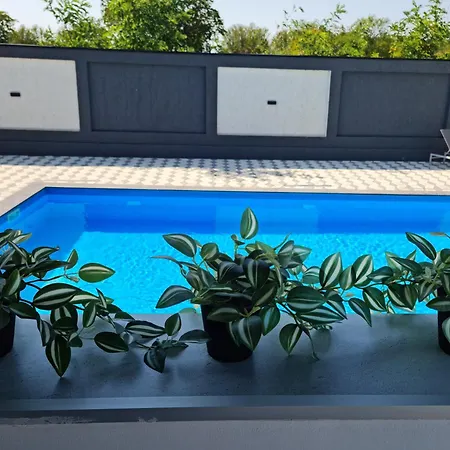 Villa Grey House *