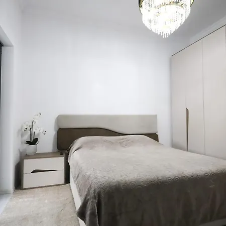 Grey House * 부쿠레슈티