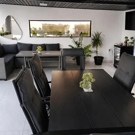 Villa Grey House *