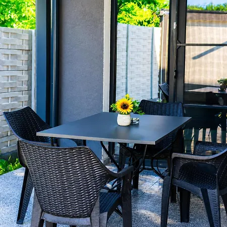 Grey House Bukarest