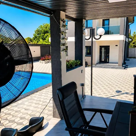 Grey House Villa Bukarest