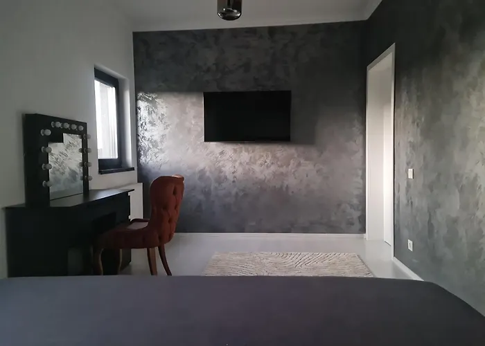 Grey House * Бухарест