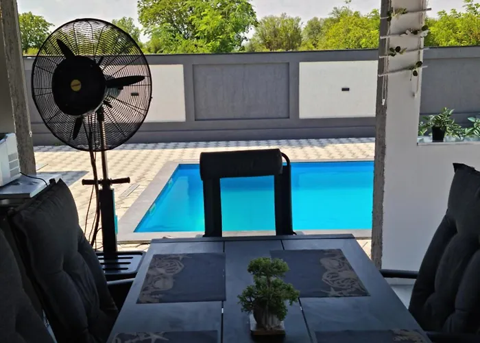 Grey House * Bükreş