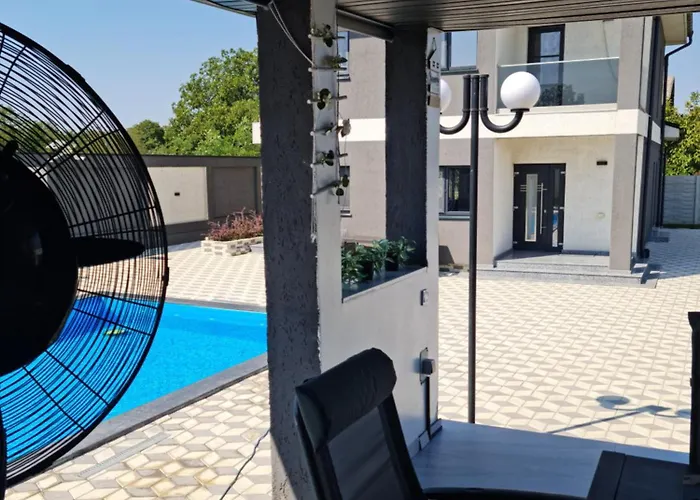 Grey House Vilă *