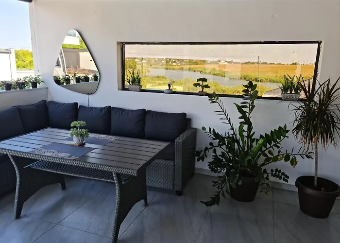 Grey House Villa *