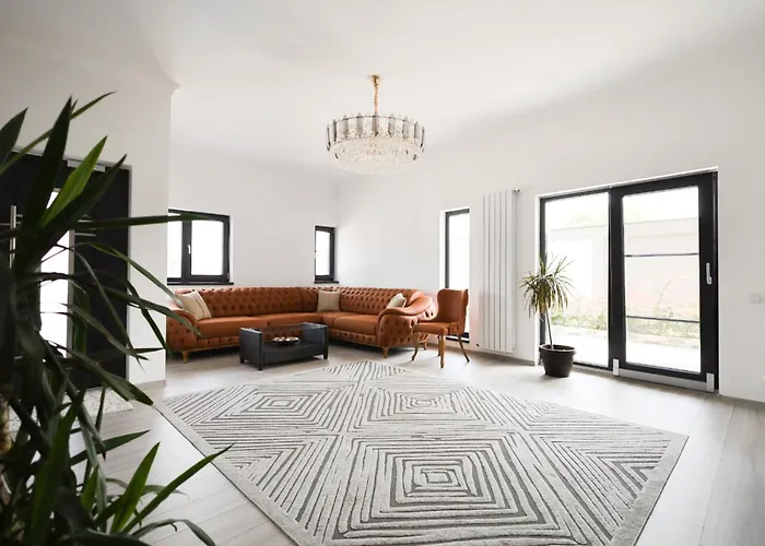Grey House Villa *